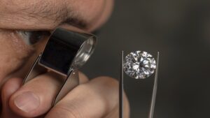 Anglo American переоценивает De Beers на фоне спада