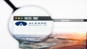 Новый игрок на рынке золота: слияние Alkane и Mandalay