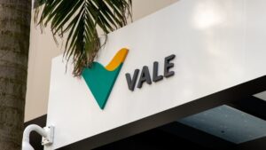 Снижение прибыли Vale на 17% на фоне падения цен на железную руду