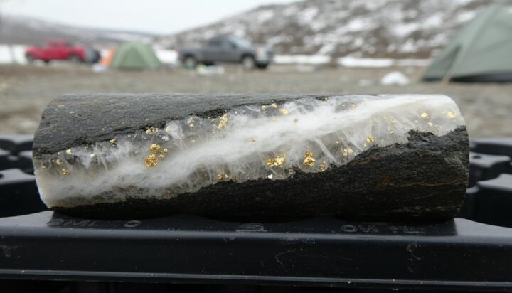 Azimut Exploration сообщает о крупной золотой находке в Квебеке