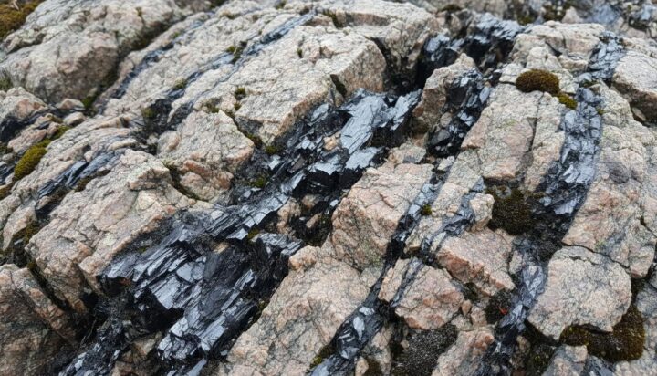 First Canadian Graphite нашла графит и расширяет проект в Квебеке