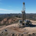 Four Nines Gold начала бурение на проекте Hayden Hill в Калифорнии